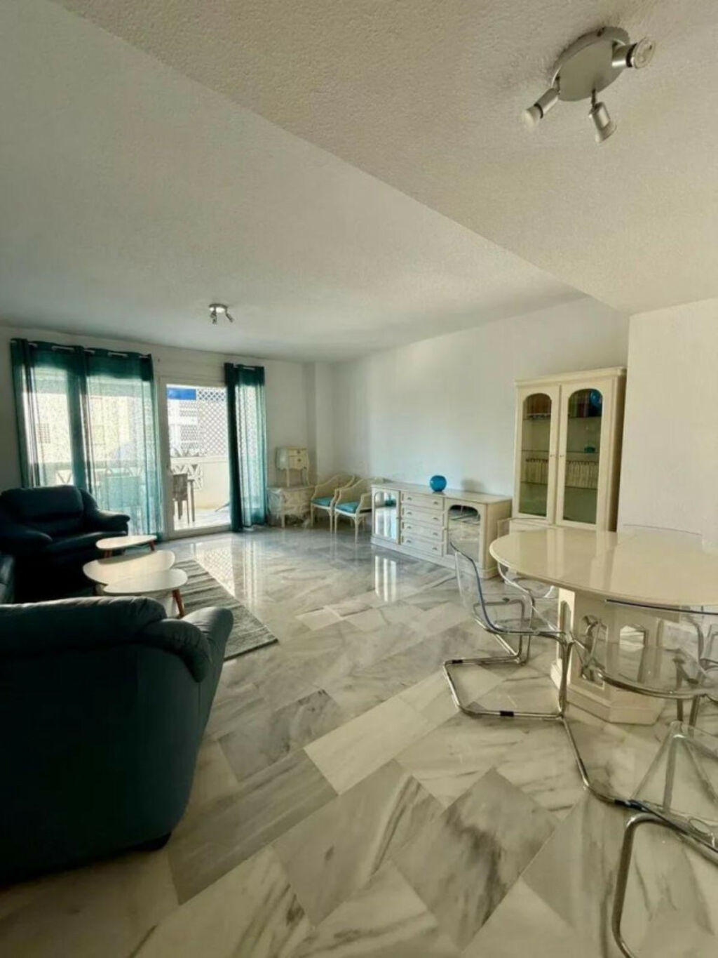Middle Floor Apartment Puerto Banús Málaga - image 2
