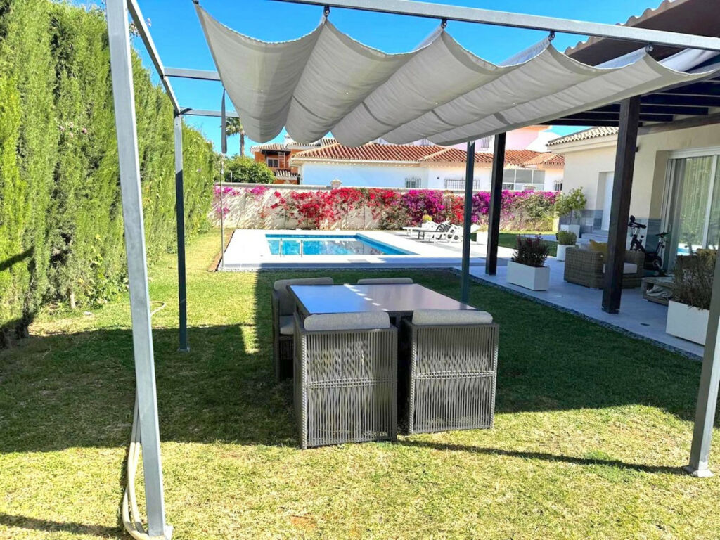 Detached Villa San Pedro de Alcántara Málaga - image 2