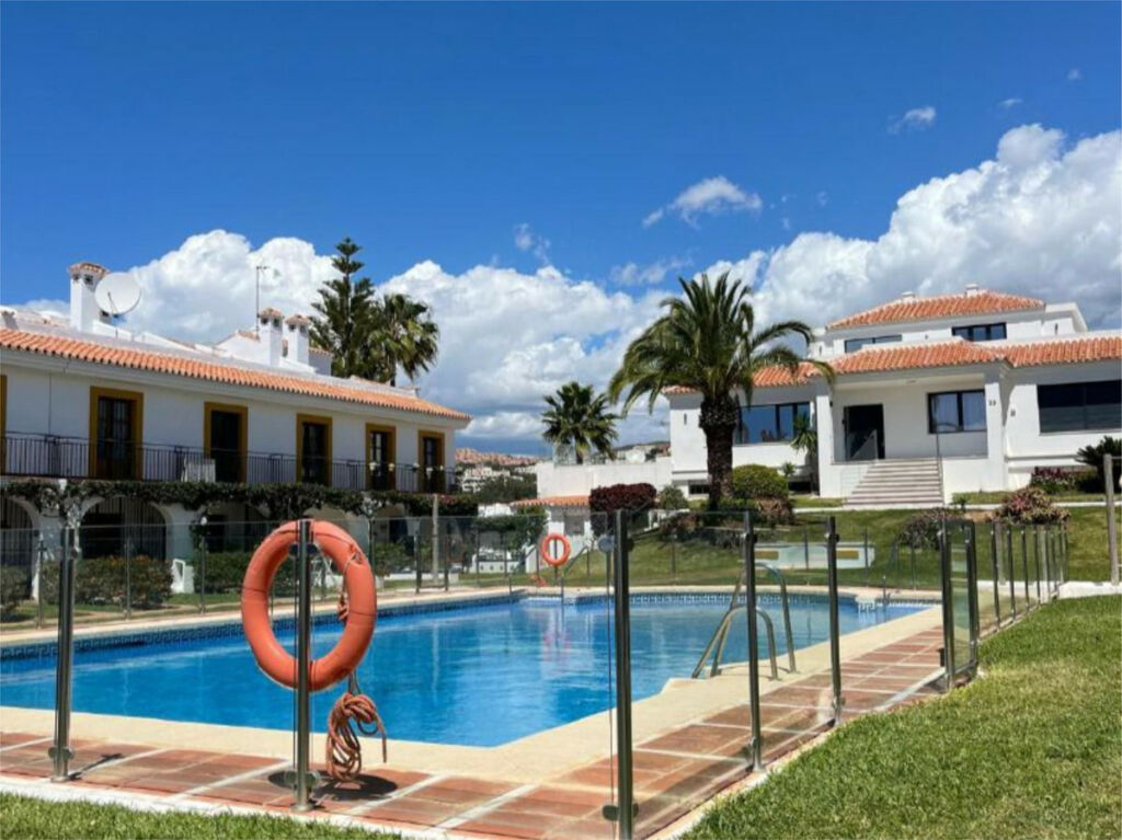 Townhouse Calahonda Málaga - image 2