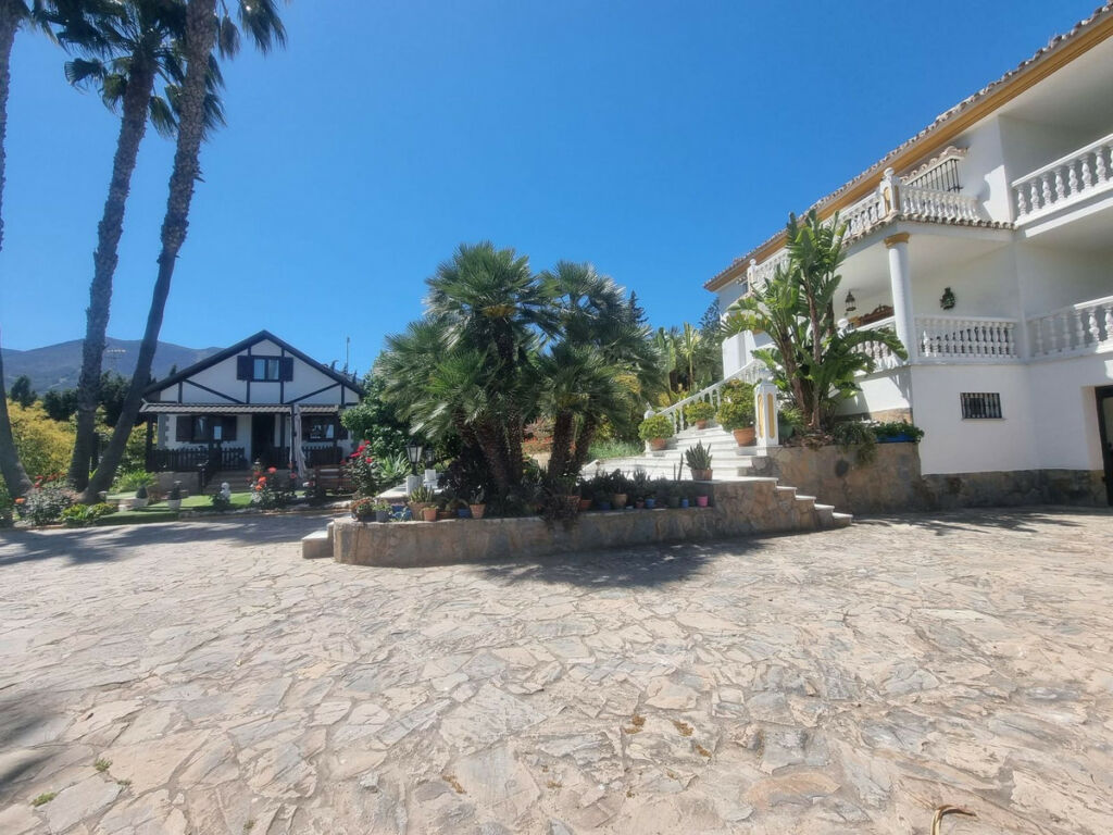 Finca - Cortijo Alhaurín el Grande Málaga - image 2
