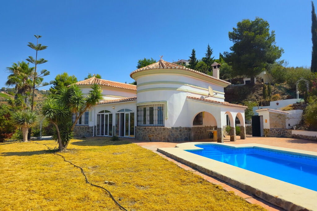 Detached Villa Cómpeta Málaga - image 3
