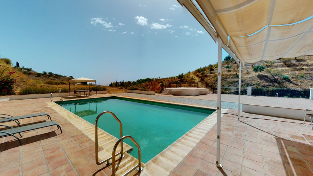 Detached Villa Macharaviaya Málaga - image 2