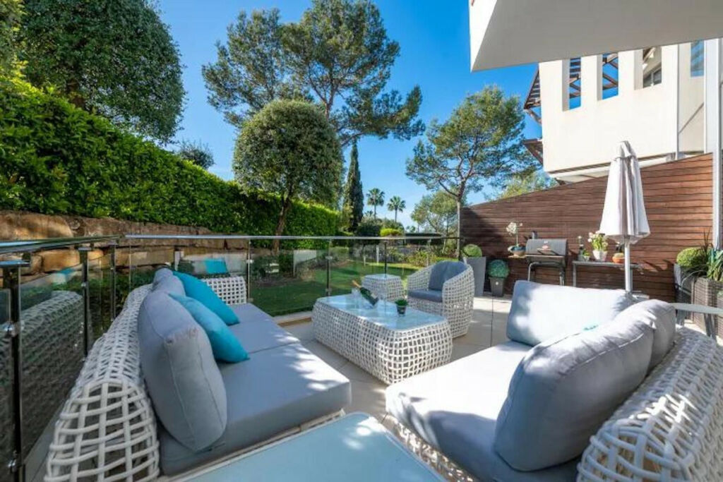 Townhouse Sierra Blanca Málaga - image 2