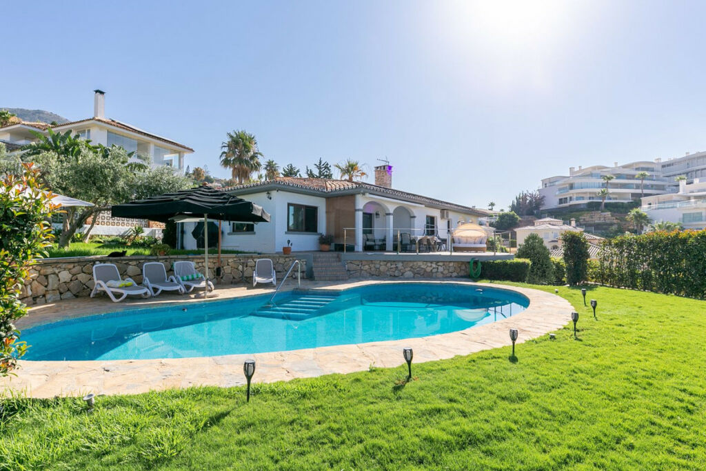 Detached Villa La Capellania Málaga - image 2