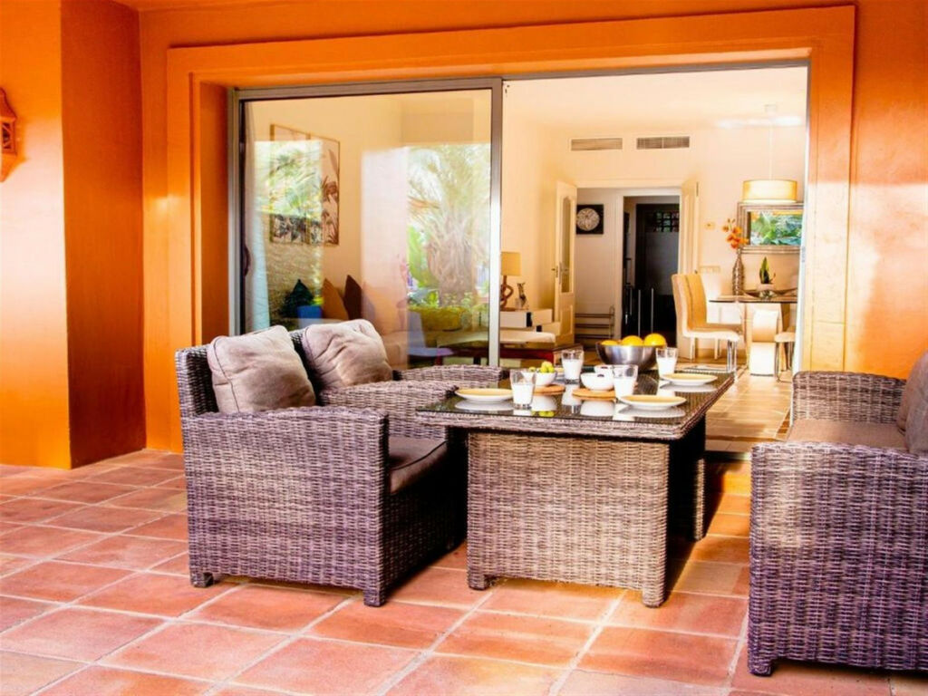 Ground Floor Apartment Estepona Málaga - image 2