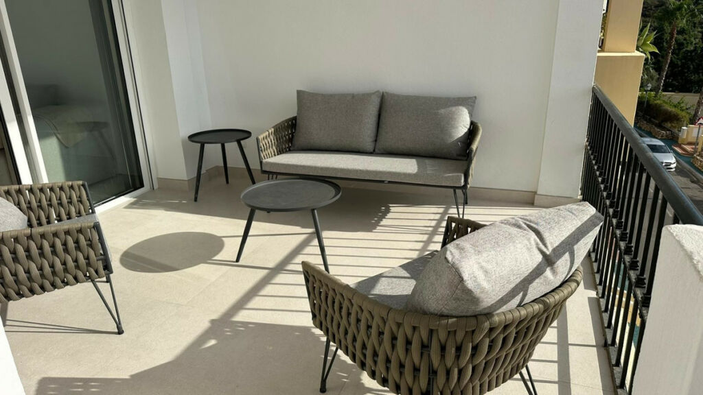 Middle Floor Apartment La Quinta Málaga - image 2