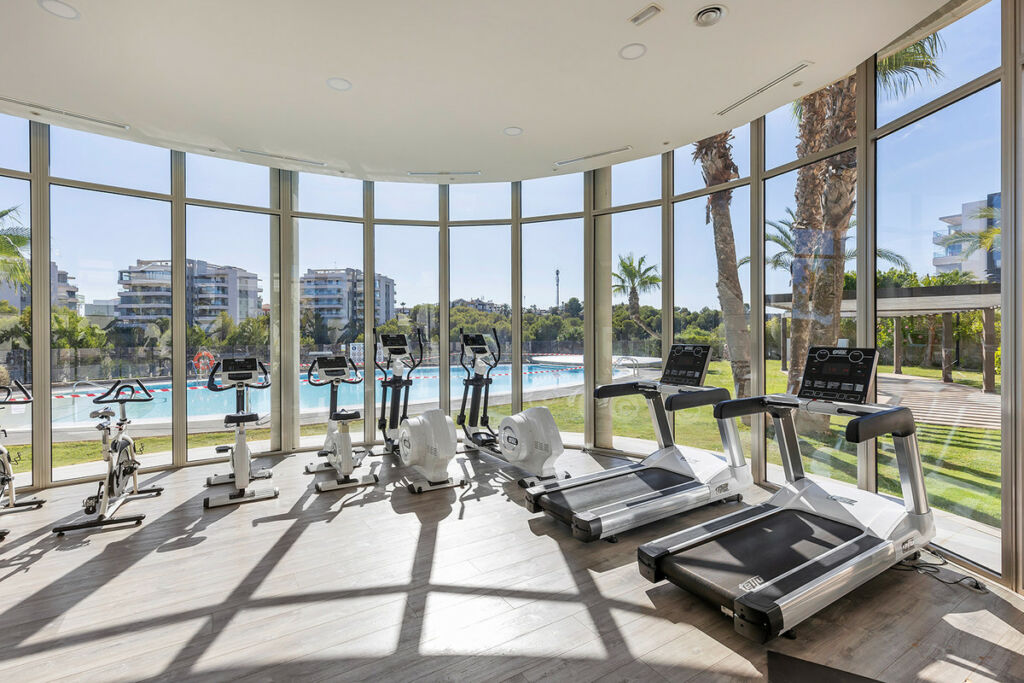 Middle Floor Apartment Villamartin Alicante - image 17