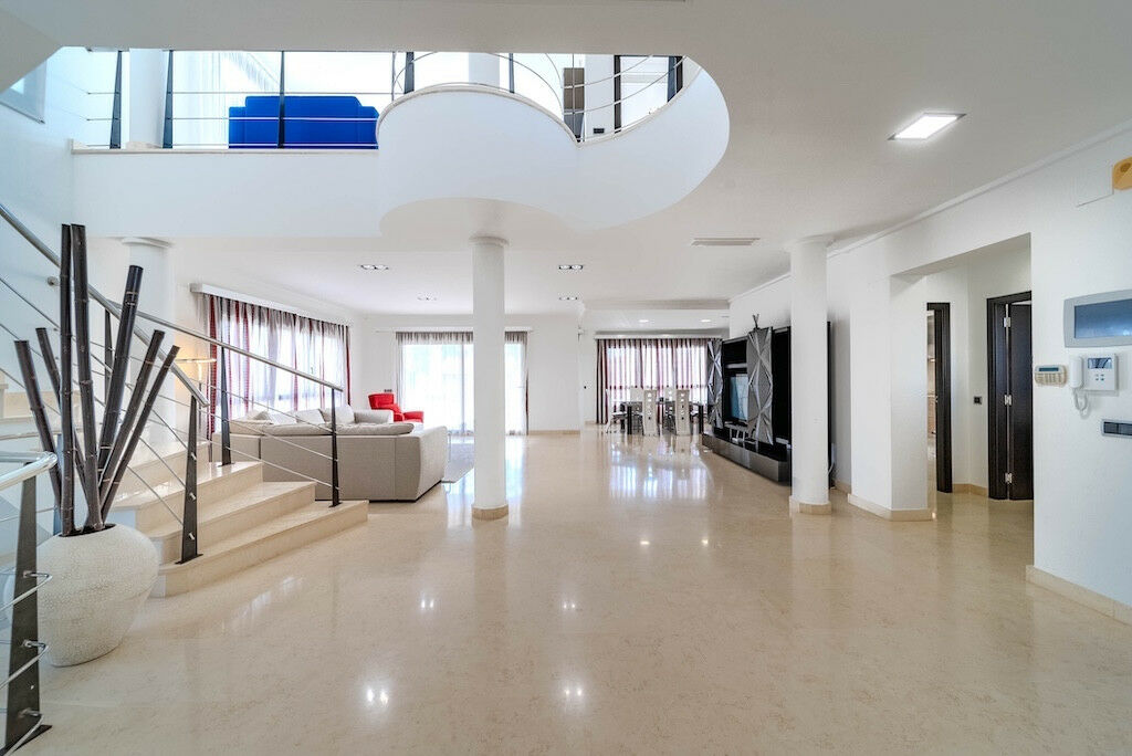 Detached Villa Cabo Roig Alicante - image 2