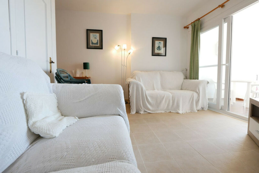 Middle Floor Apartment Puerto de Cabopino Málaga - image 2