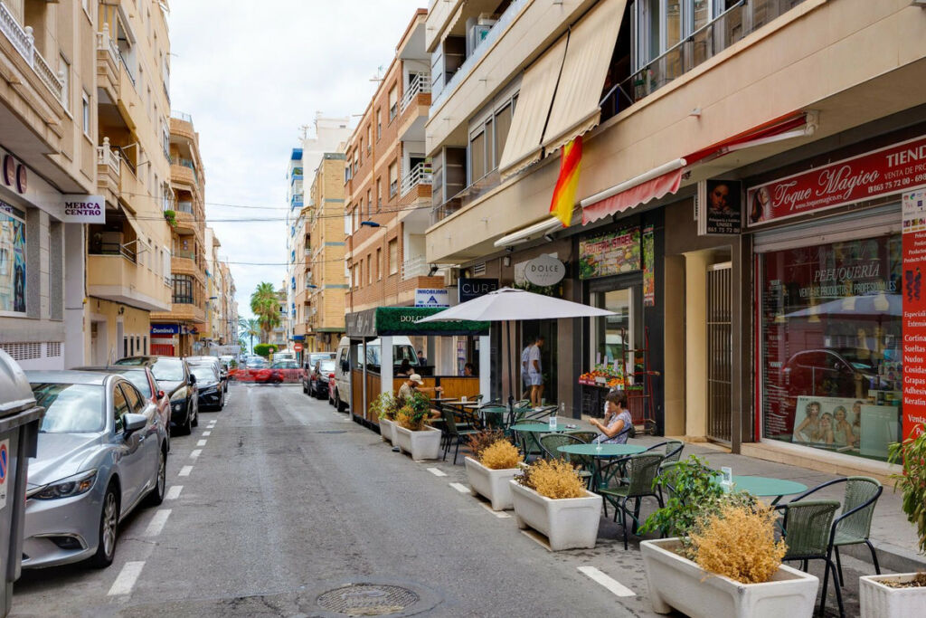 Middle Floor Apartment Torrevieja Alicante - image 2