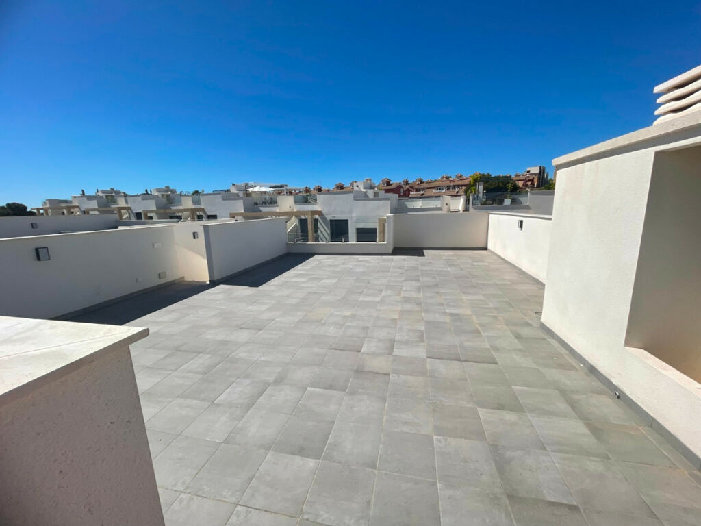Middle Floor Apartment Villamartin Alicante - image 2