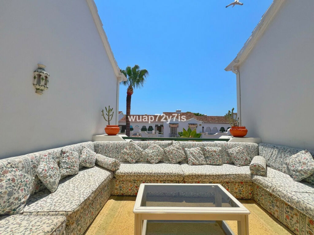 Top Floor Apartment El Presidente Málaga - image 2