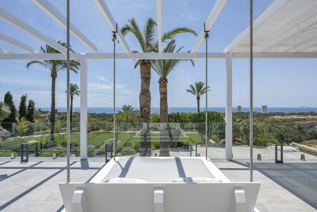 Detached Villa Elviria Málaga - image 4