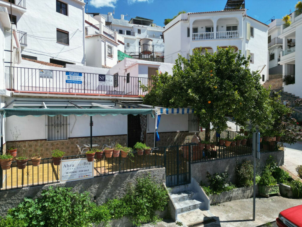 Townhouse Cómpeta Málaga - image 2
