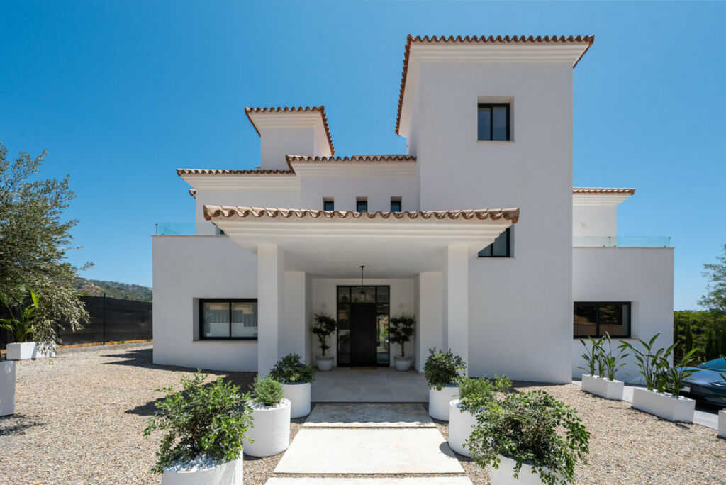 Detached Villa Elviria Málaga - image 2