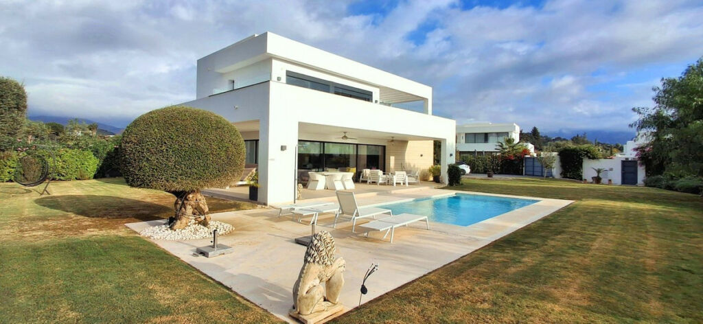 Detached Villa Mijas Costa Málaga - image 2