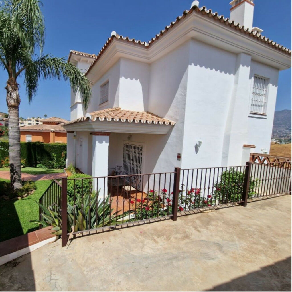 Detached Villa Cerros del Aguila Málaga - image 2