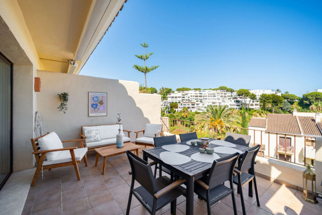 Penthouse La Quinta Málaga - image 2