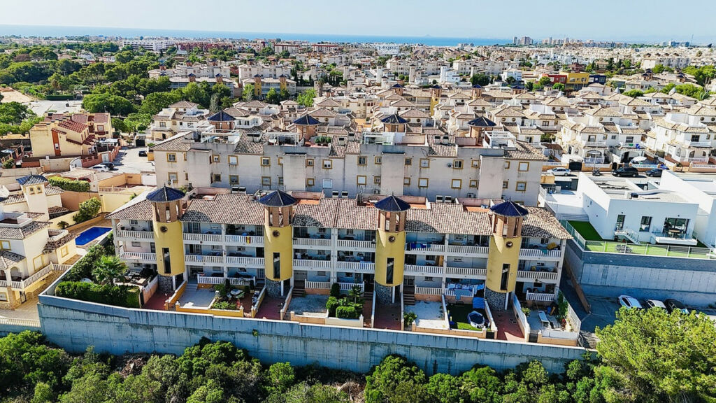 Ground Floor Apartment Cabo Roig Alicante - image 2