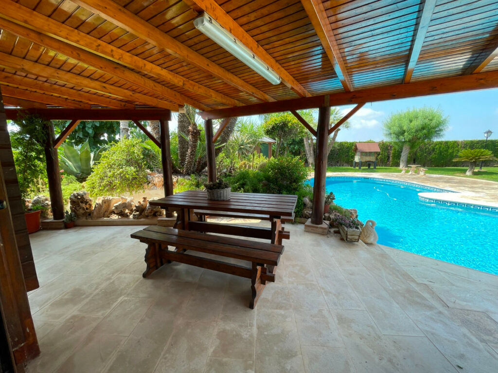 Detached Villa La Marina Alicante - image 2