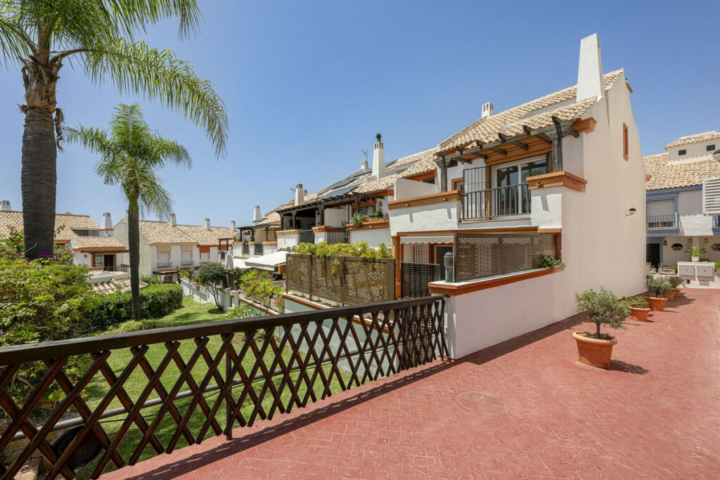 Townhouse Marbella Málaga - image 2