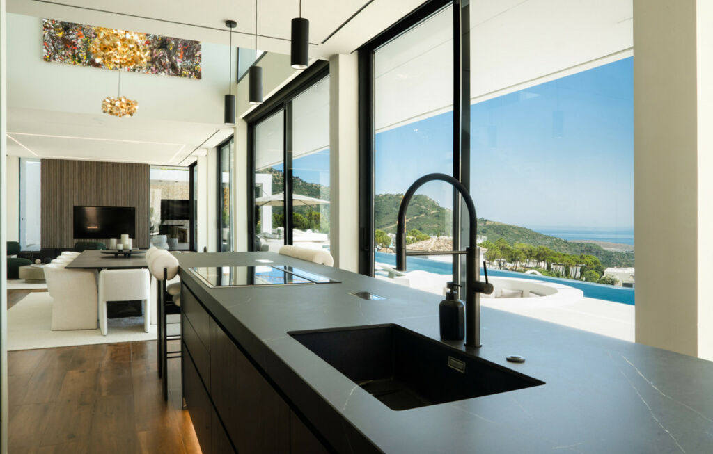 Detached Villa Benahavís Málaga - image 2