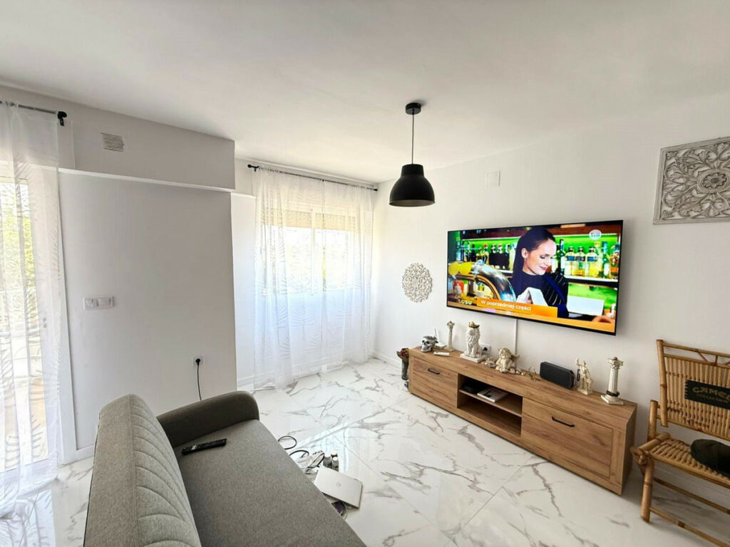 Middle Floor Apartment Punta Prima Alicante - image 2