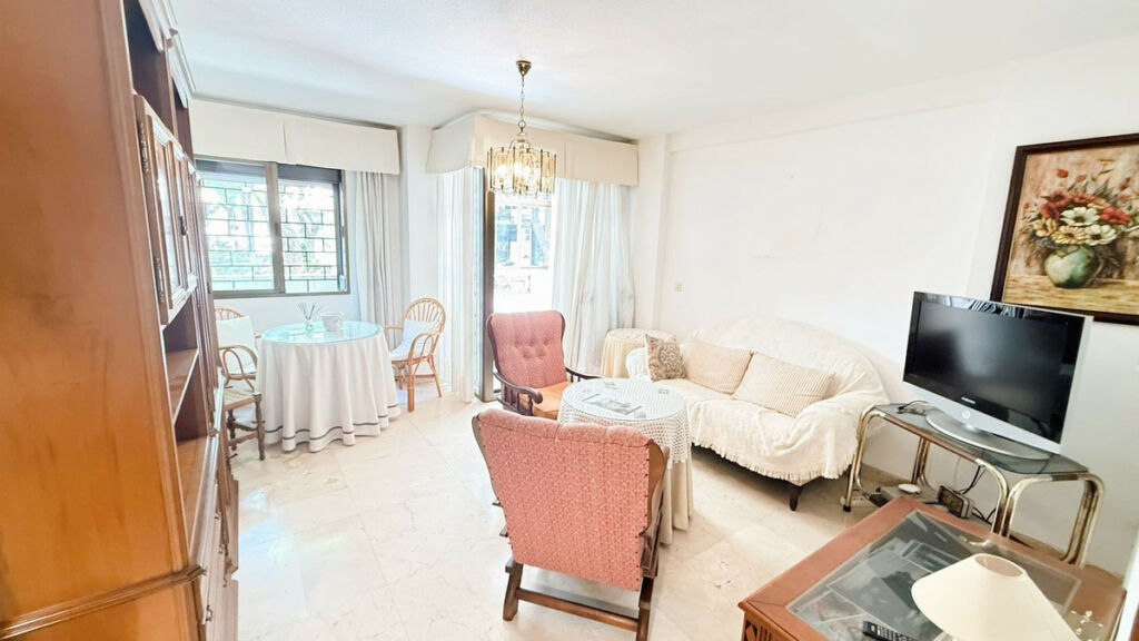 Middle Floor Apartment Marbella Málaga - image 2