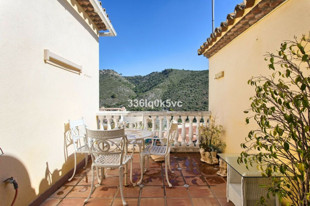 Townhouse Benahavís Málaga - image 2