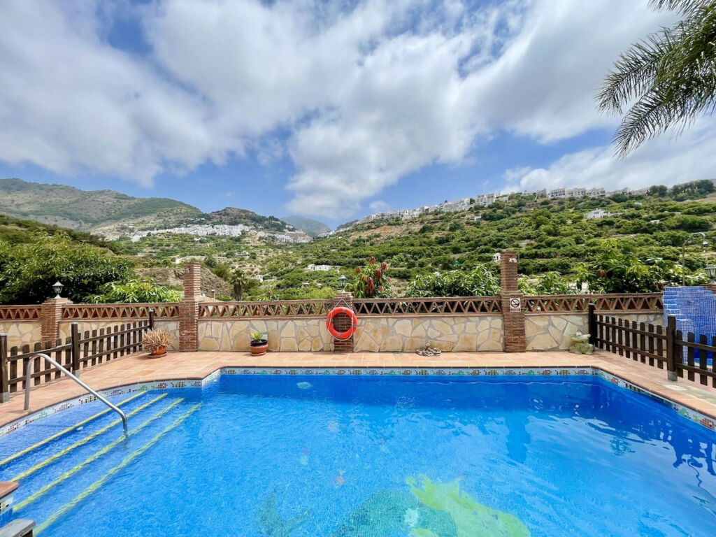 Detached Villa Frigiliana Málaga - image 2