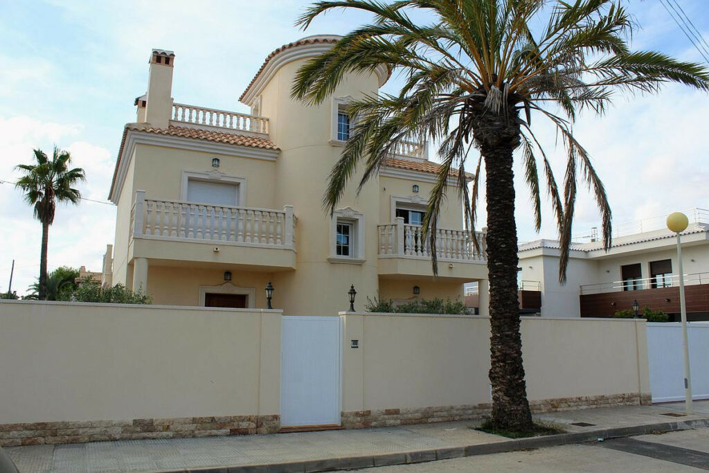 Detached Villa Cabo Roig Alicante - image 2