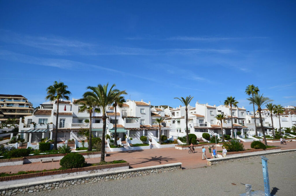 Penthouse La Duquesa Málaga - image 2