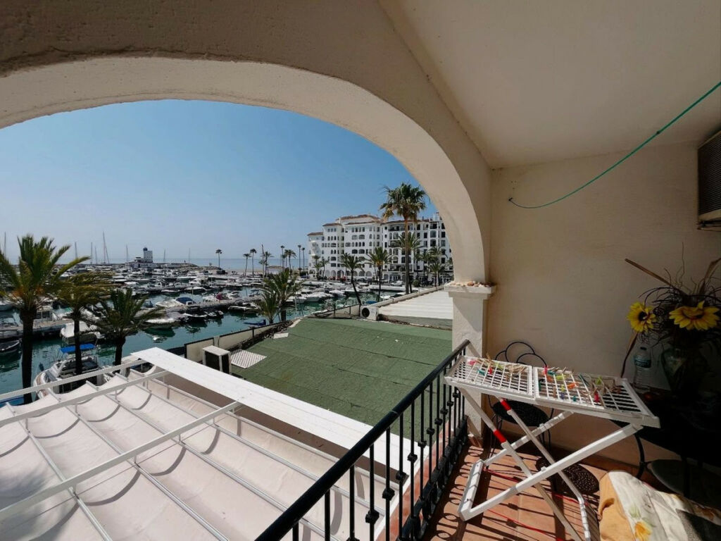 Middle Floor Apartment La Duquesa Málaga - image 2