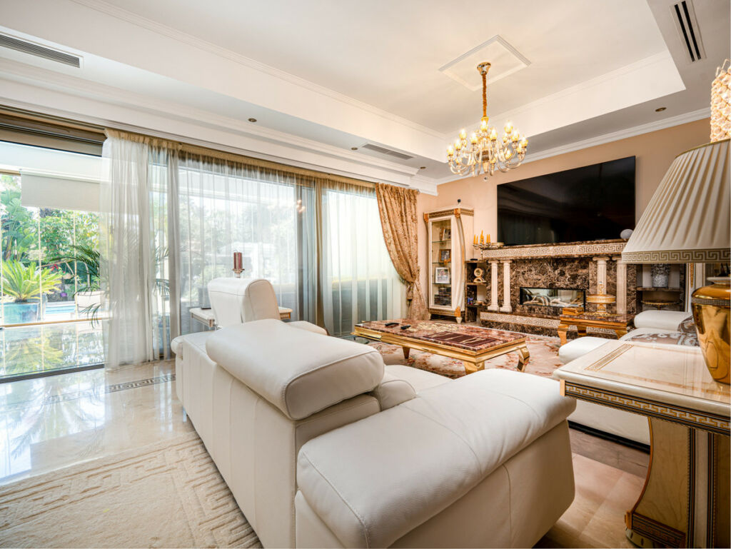 Detached Villa Marbella Málaga - image 2