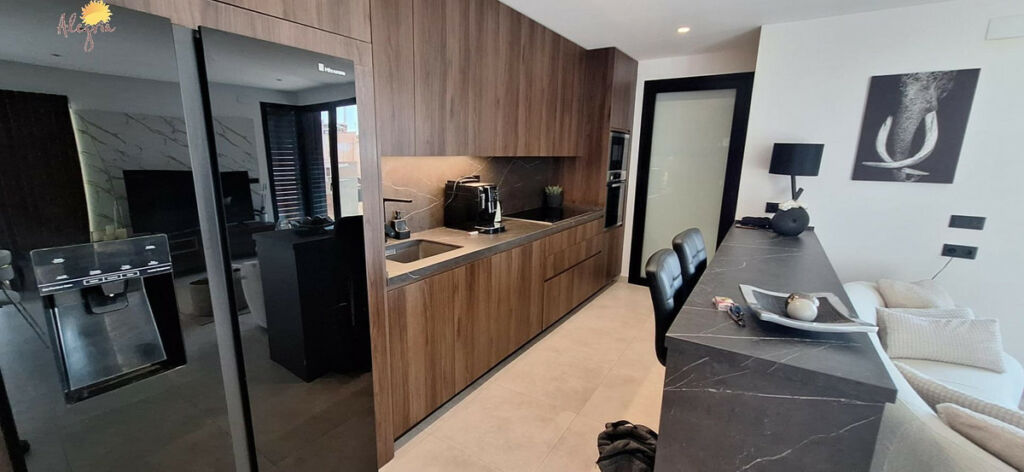 Middle Floor Apartment Torrevieja Alicante - image 2