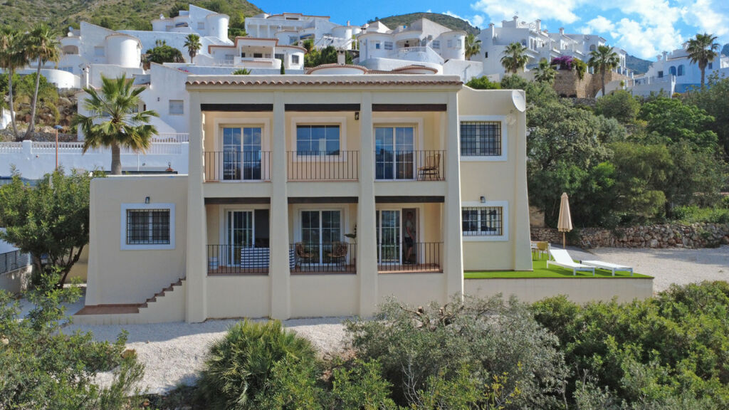 Detached Villa Jalon Alicante - image 2