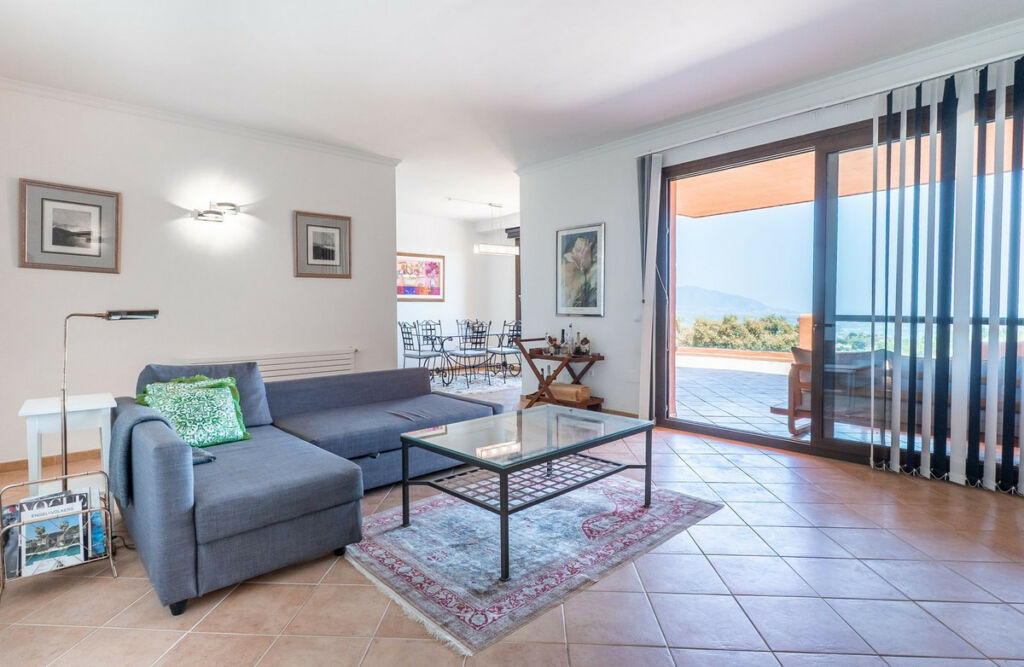 Middle Floor Apartment La Mairena Málaga - image 2