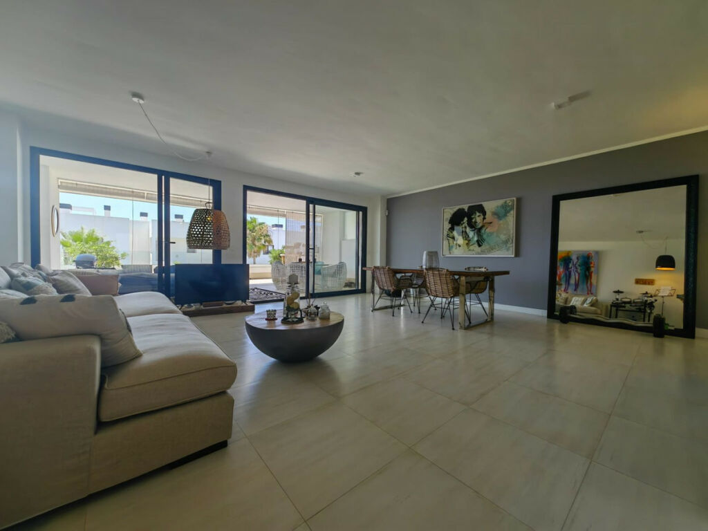 Ground Floor Apartment Estepona Málaga - image 2