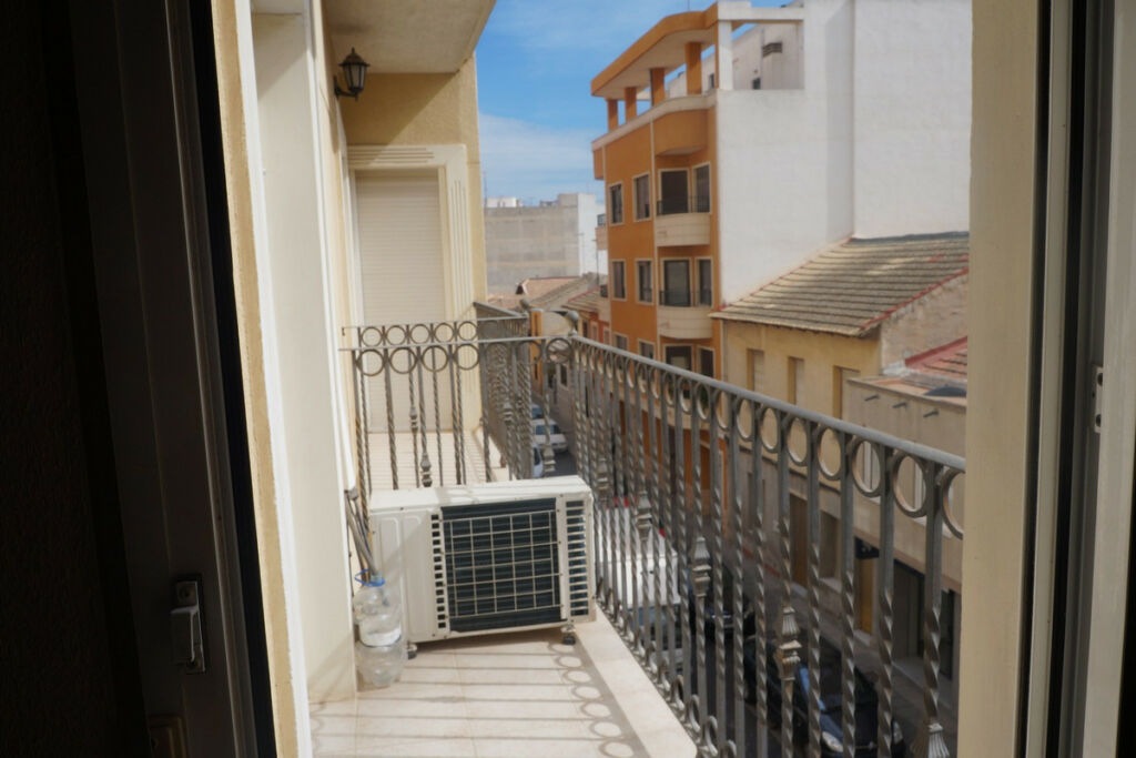 Middle Floor Apartment Almoradi Alicante - image 2