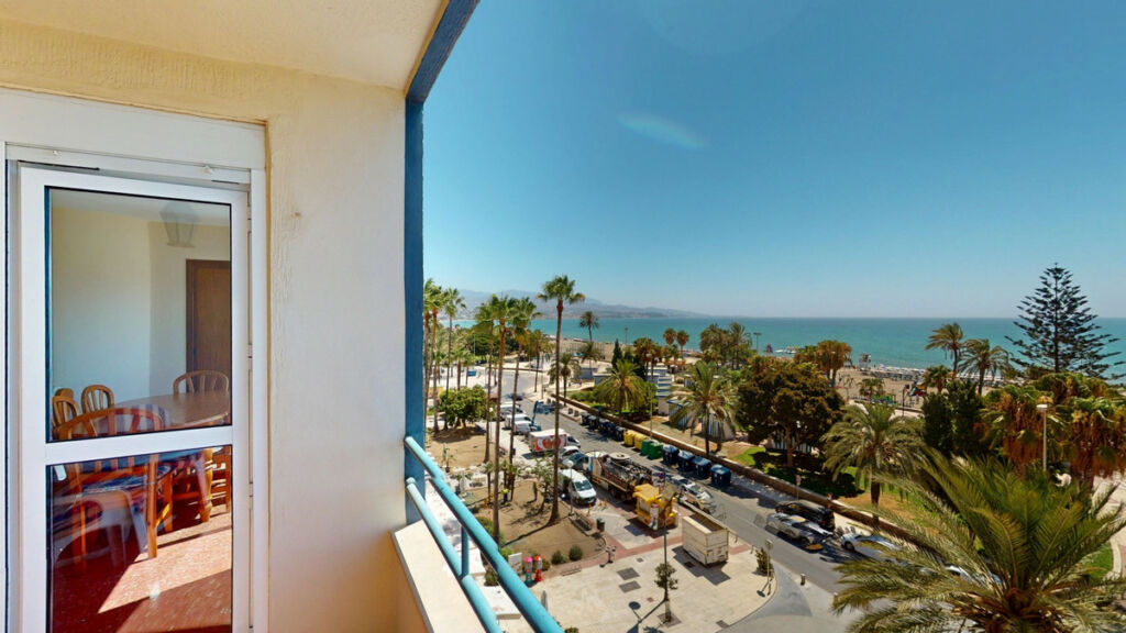 Middle Floor Apartment Torre del Mar Málaga - image 2