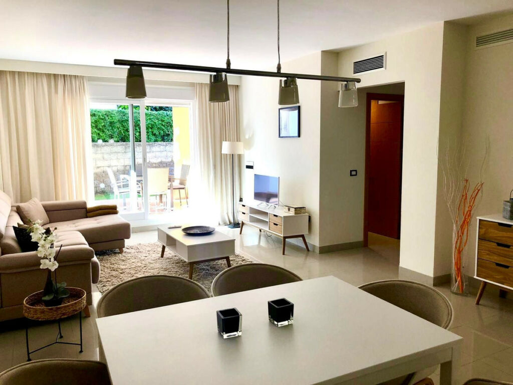 Ground Floor Apartment Estepona Málaga - image 2