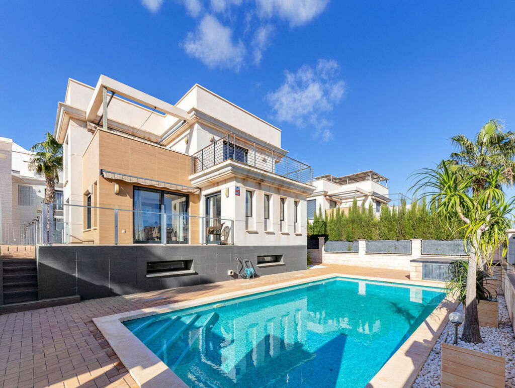 Detached Villa La Zenia Alicante - image 2