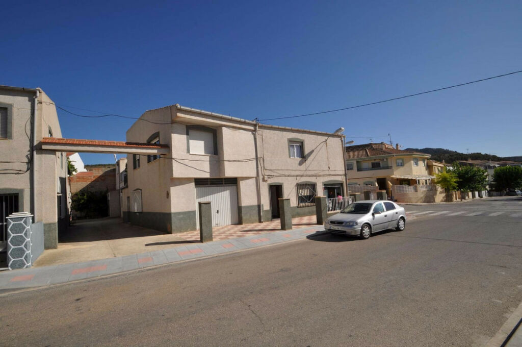 Townhouse Ibi Alicante - image 2