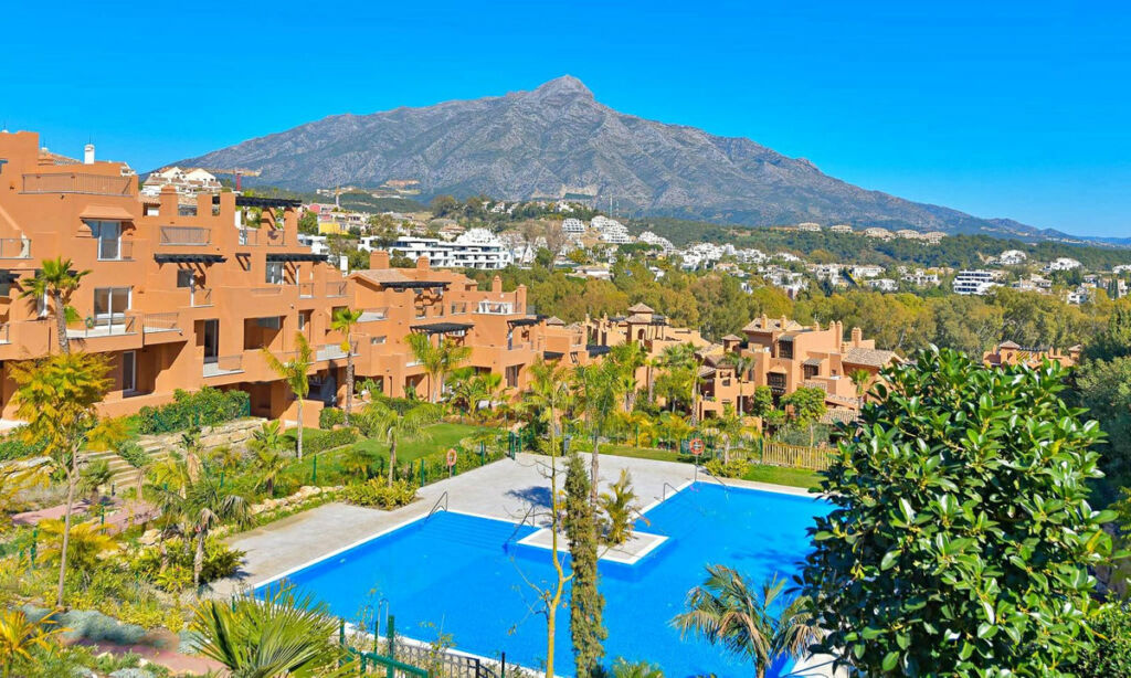 Penthouse Nueva Andalucía Málaga - image 2
