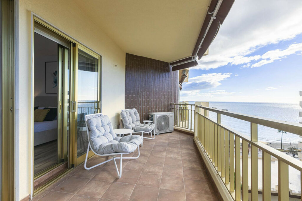 Top Floor Apartment Fuengirola Málaga - image 2