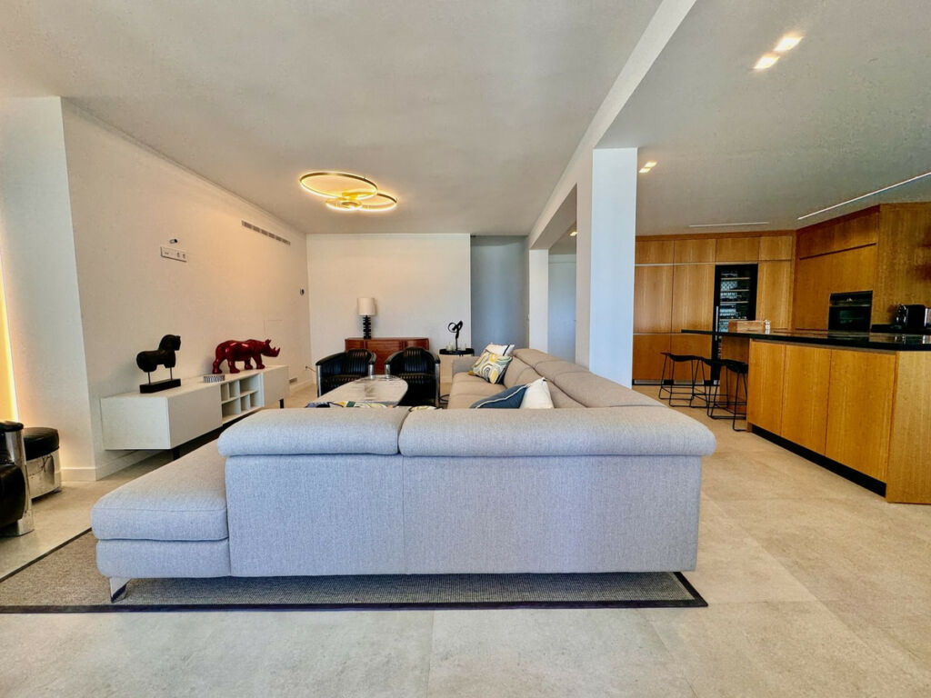 Middle Floor Apartment Puerto de Cabopino Málaga - image 8