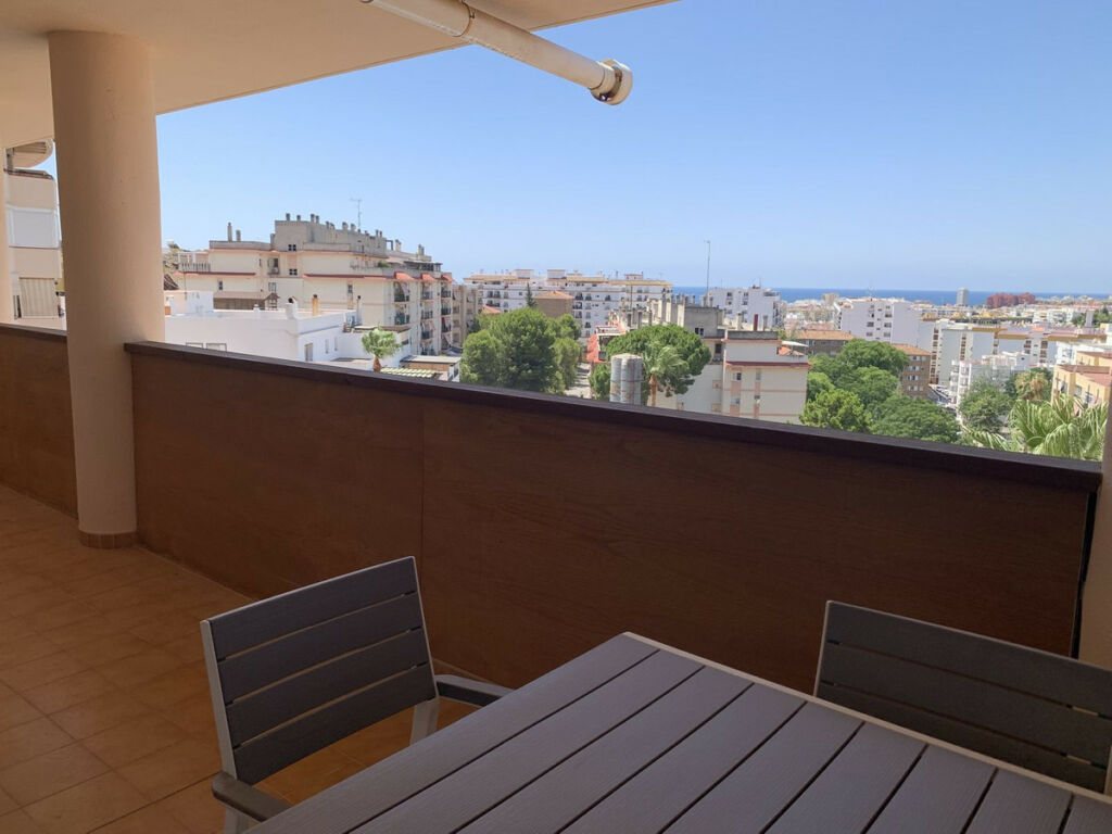 Middle Floor Apartment Estepona Málaga - image 2