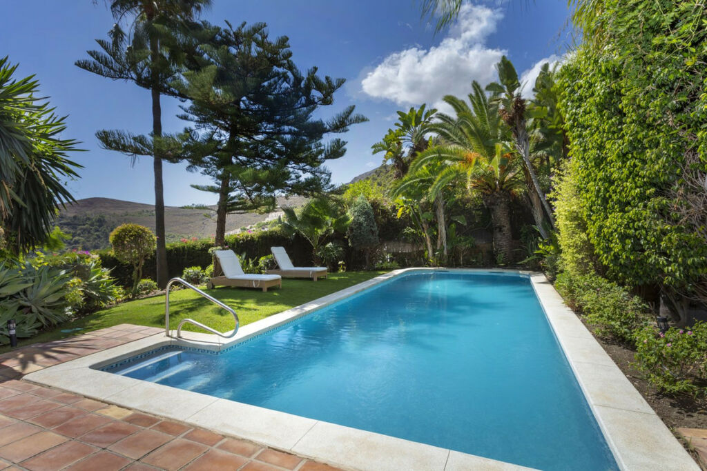 Detached Villa Benahavís Málaga - image 3