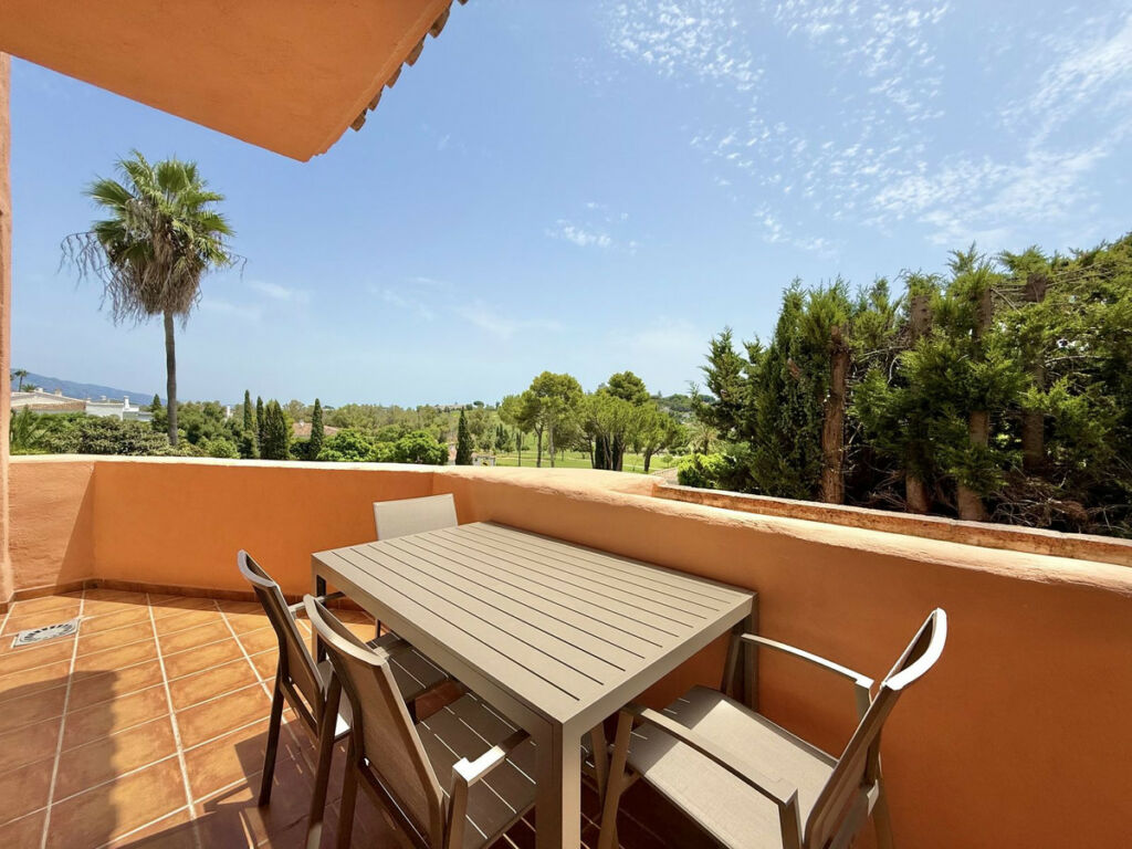 Middle Floor Apartment Benahavís Málaga - image 2