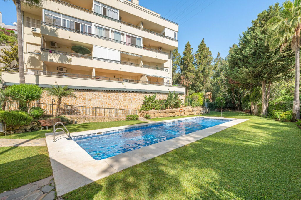 Penthouse Calahonda Málaga - image 2